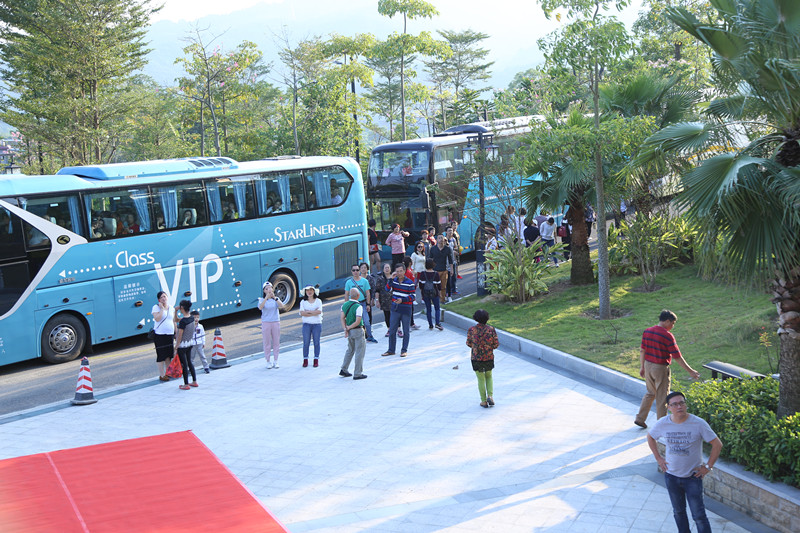 曼古王12周年庆班车