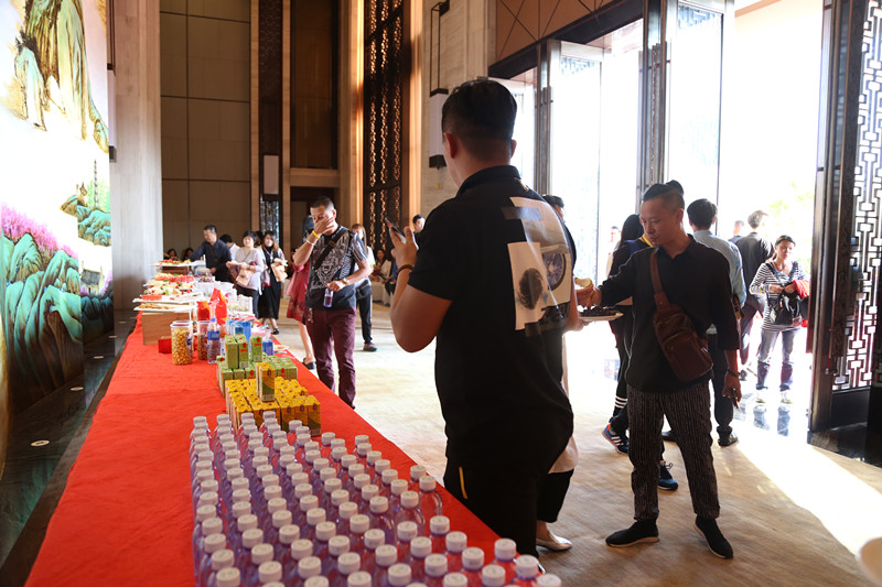 曼古王12周年庆茶歇区